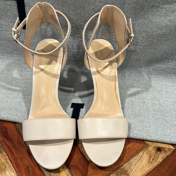 Nine West White Ivory Wedge Sandals Women's Size 8. NW7 Madness Ankle Strap - Picture 2 of 4